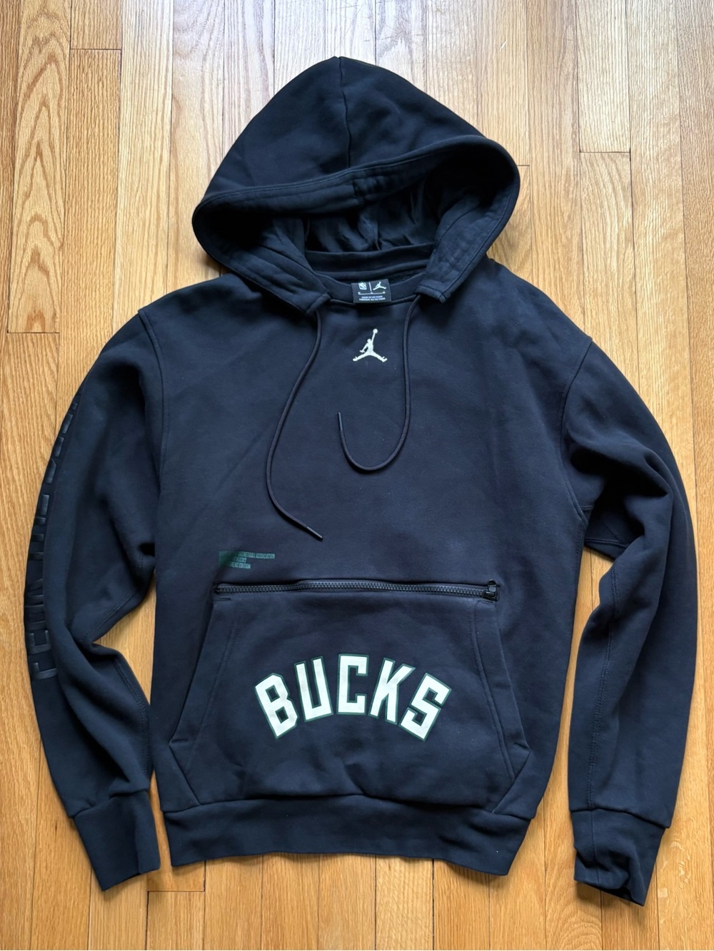 Milwaukee Bucks Air Jordan Jumpman Men’s Hoodie Sweatshirt Medium Black
